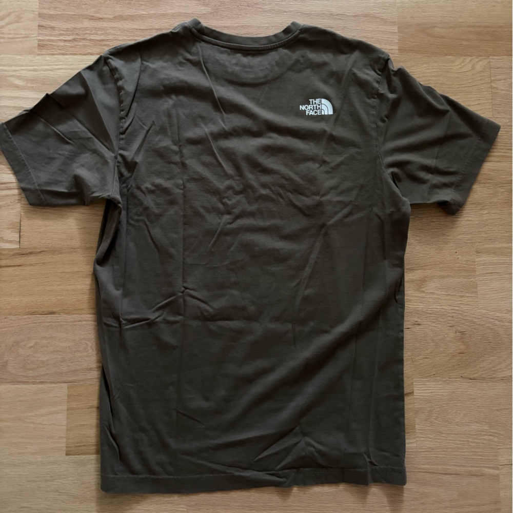 The north face tshirt - Picture 2 of 3